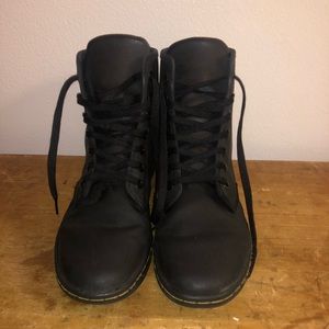 Dr. Martens Shoreditch Women’s Boots